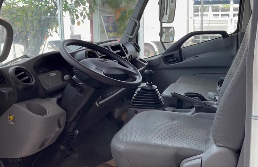 Xe tải Hino XZU710L trang bị nội thất tiện nghi