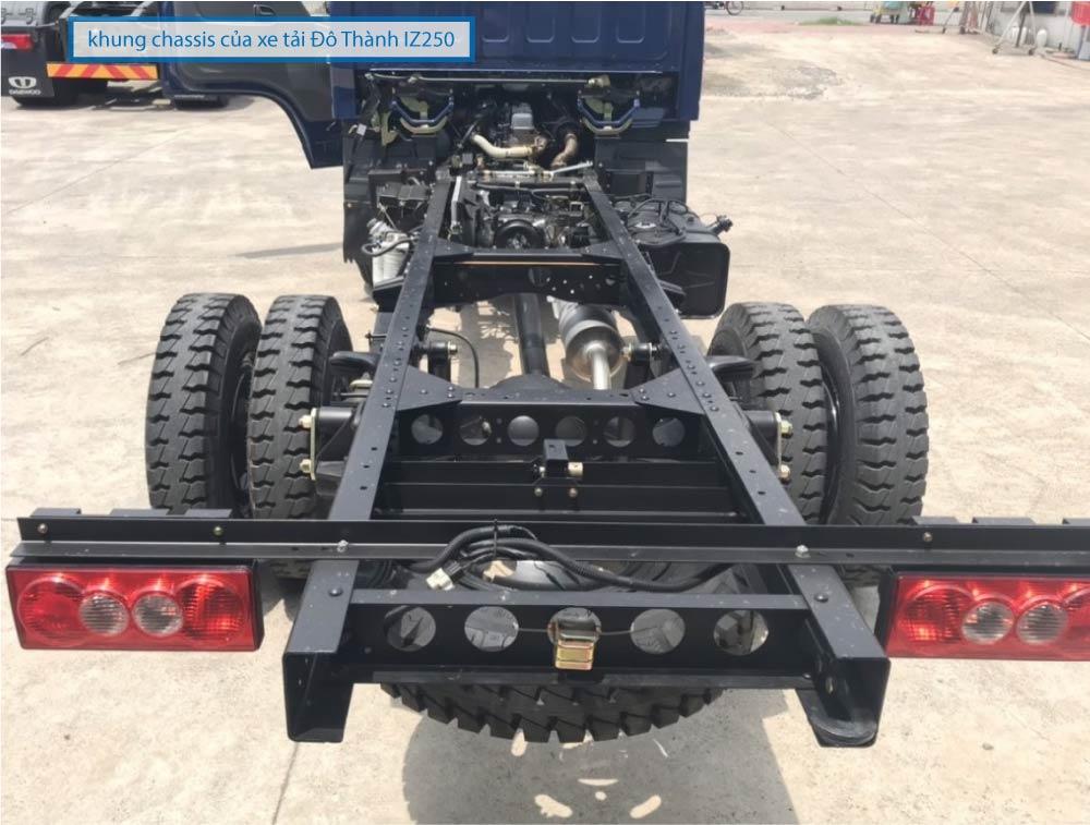 Khung sắt xi của xe tải IZ250 Đô Thành 2.5T được thiết kế theo kiểu cánh én