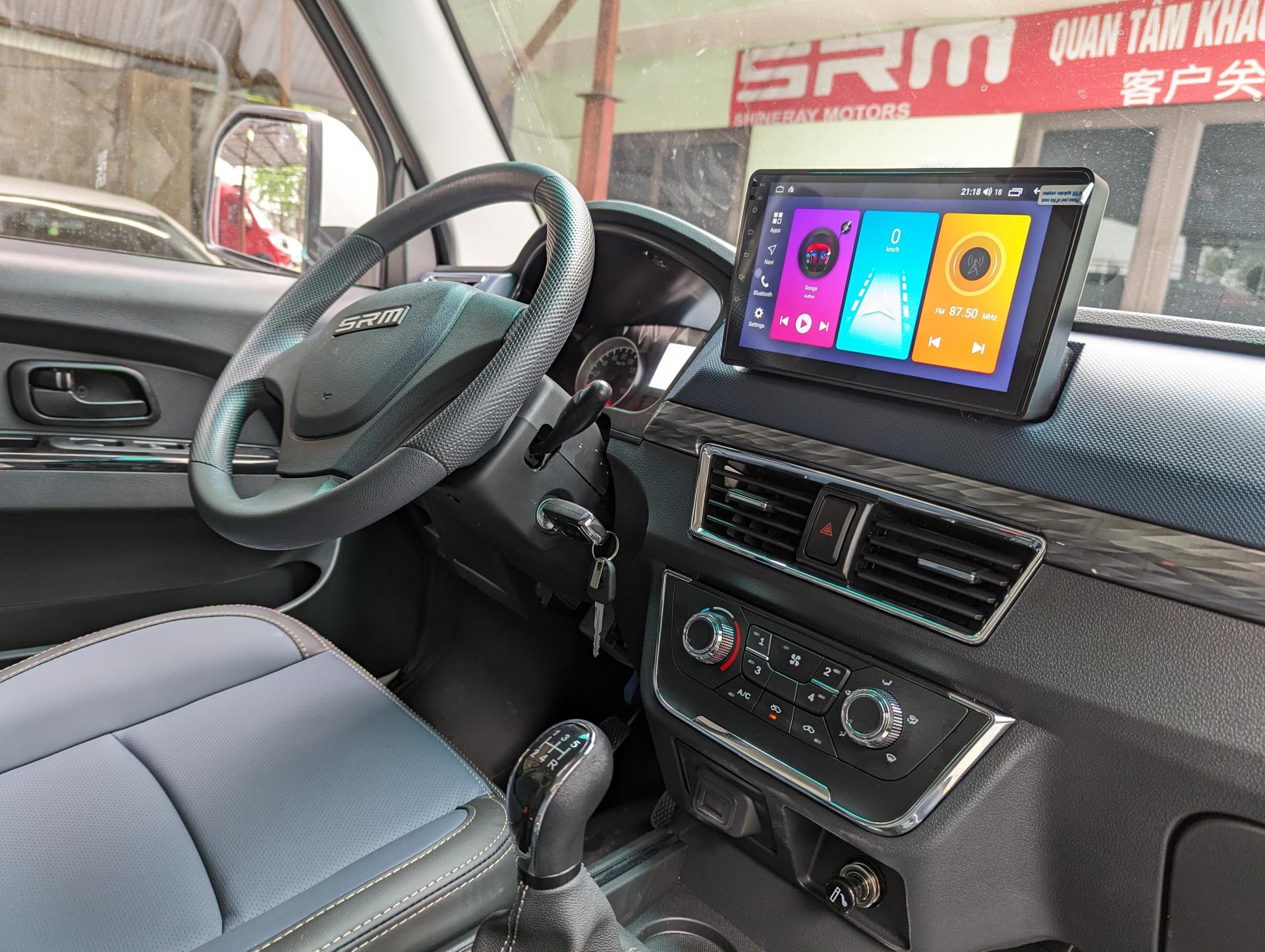 Nội thất khoang cabin của xe tải SRM T50