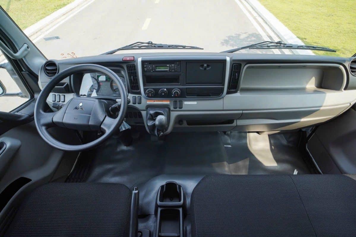 Nội thất của xe tải Fuso Canter TF7.5