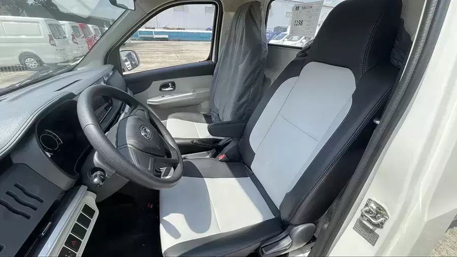 Nội thất Tera Star tiện nghi như xe du lịch