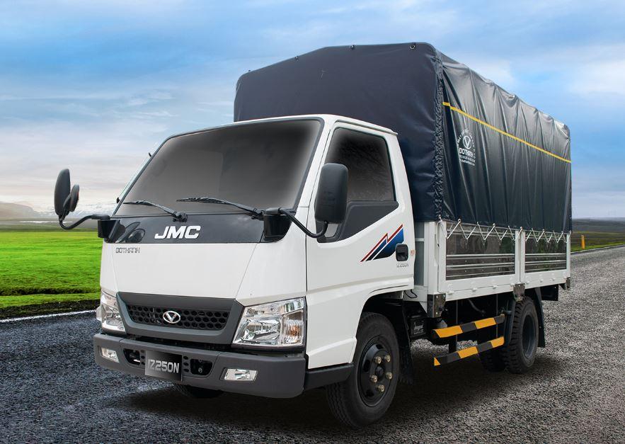 Xe tải IZ250 Đô Thành 2.5T vẫn sử dụng thiết kế cabin tương tự như mẫu xe IZ49
