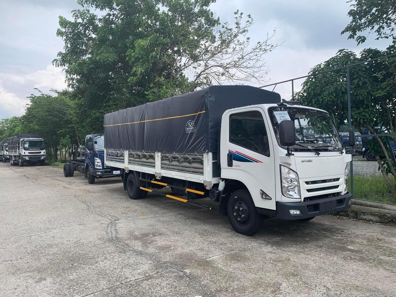 xe-tai-do-thanh-iz350sl-thung-mui-bat.jpg