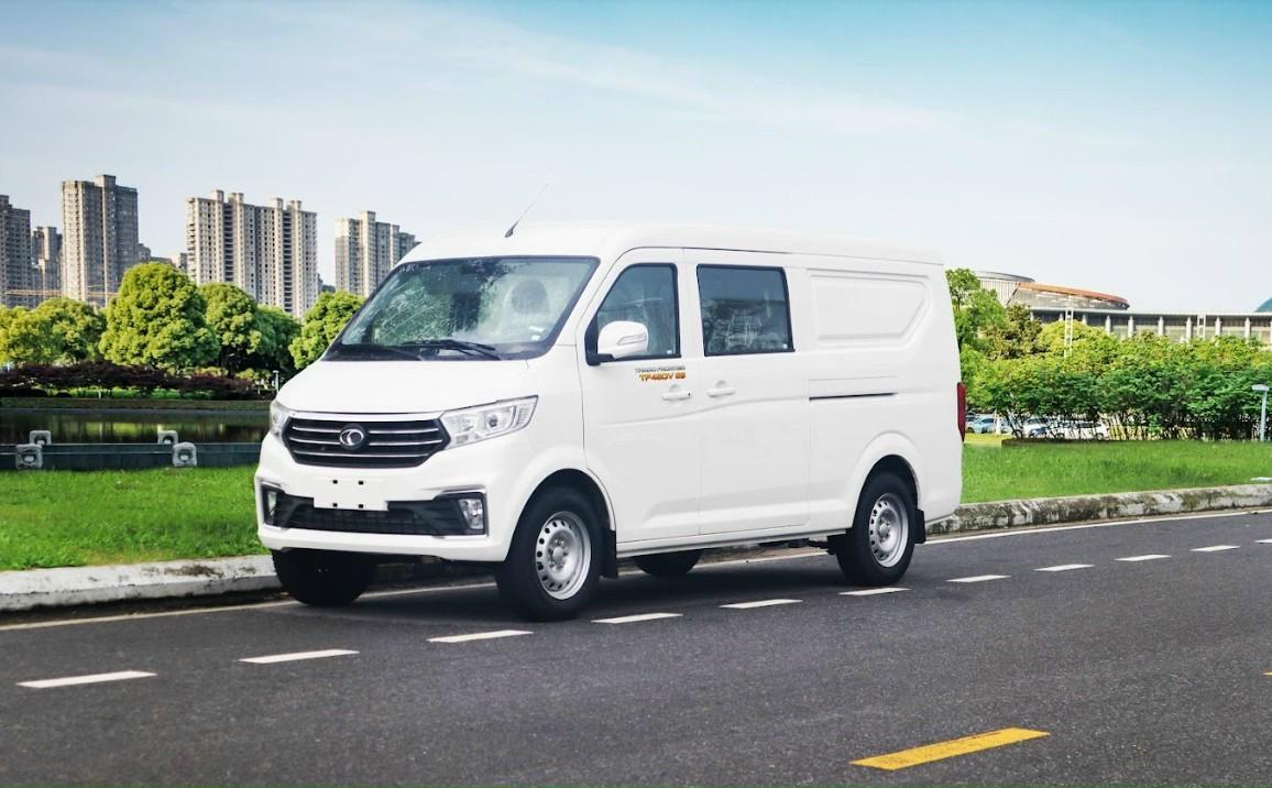 So sánh xe tải van 5 chỗ Tera V8 với Thaco Frontier TF480V